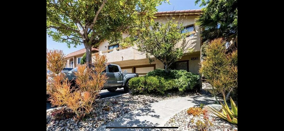 Building Photo - 4541 Utah St