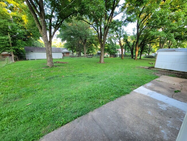 Building Photo - 7750 Mahoney Rd