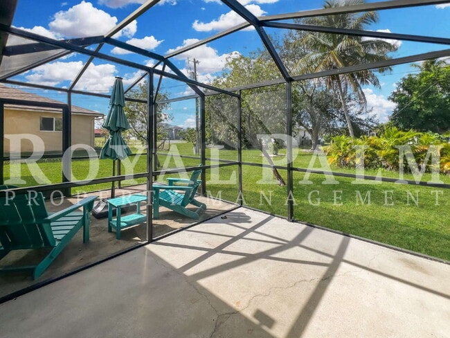 Building Photo - Cozy Up Long-Term & Leaf It All Behind – 3BR/2BA Duplex + Garage & The Favorite Perk: Screened. L...