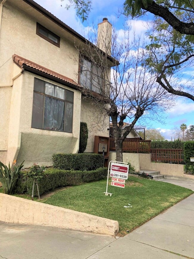 Building Photo - Cozy 3 bedroom Condo in the most demanded Alhambra neighborhood next to Costco