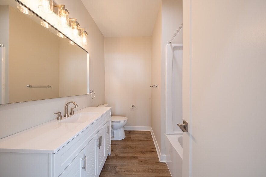 Building Photo - 412 W Baraga Ave