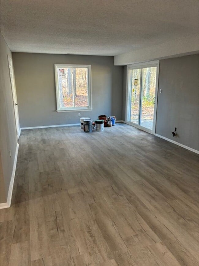 Building Photo - For Rent / En Alquiler: Spacious Condo Bur...