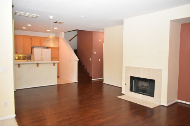 Building Photo - Updated with Pool, 3 Bd 2.5 Ba Chula Vista (91913)