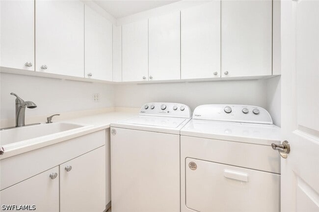 Building Photo - 7225 Pelican Bay Blvd