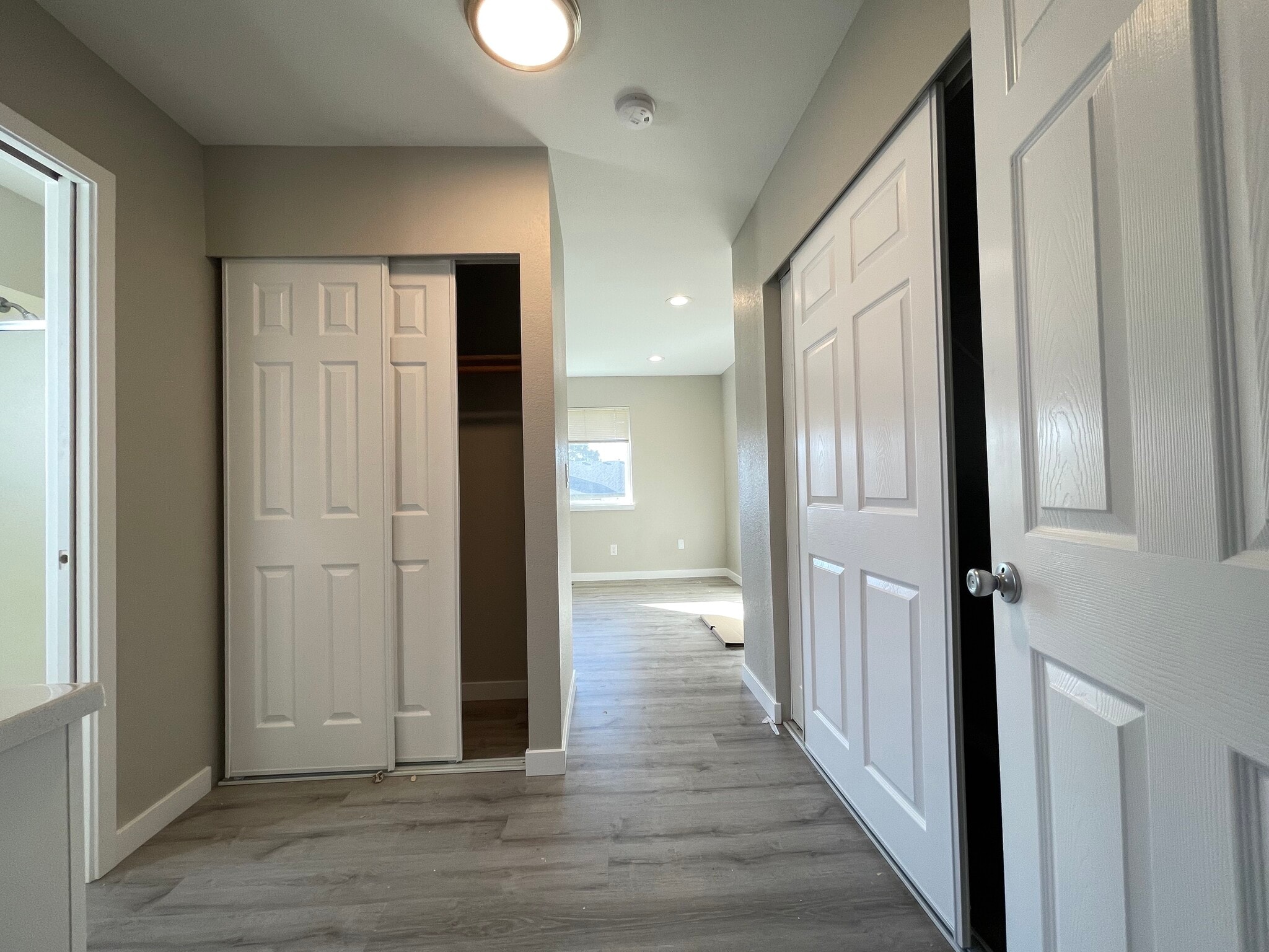 Building Photo - 2742 Sylvan Dr W