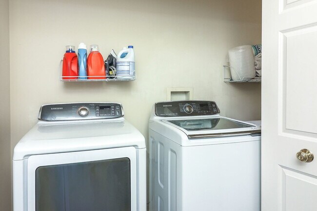 Building Photo - 961 W Spencer Ct