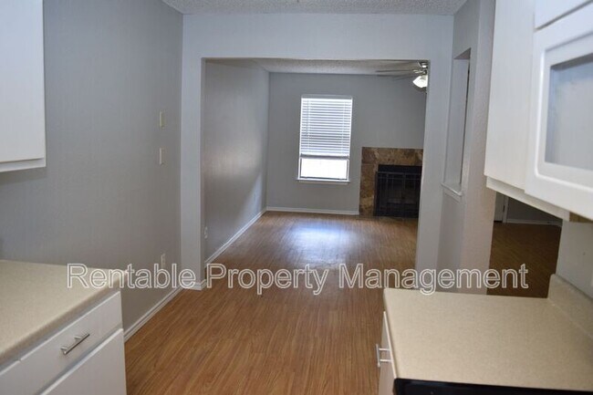 Building Photo - 3724 Cibolo Dr