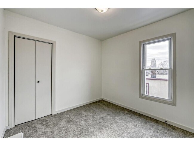 Building Photo - 610 Fairview Ave N