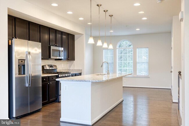 Building Photo - 1308 Ray Ln