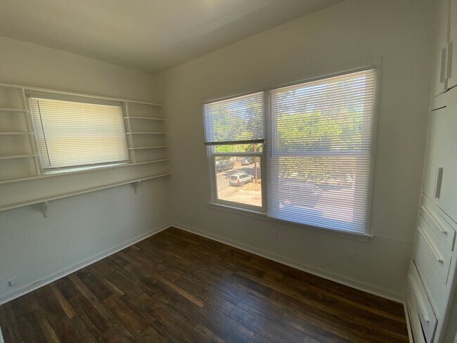 Building Photo - 1164 Magnolia Ave