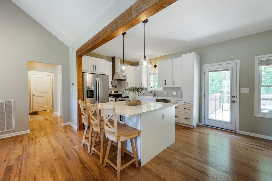 Building Photo - 883 Little Bear Ln