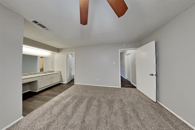 Building Photo - 10018 Rippling Fields Dr