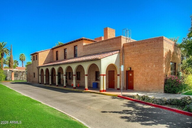 Building Photo - 1526 W Windsor Ave