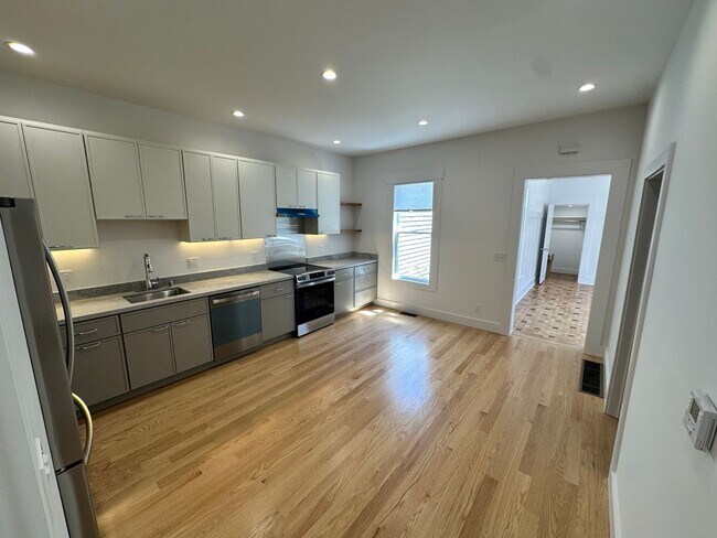 Building Photo - Fully renovated Noe Valley charmer - 2 BR | 1 BA Unit in the Heart of Noe Valley