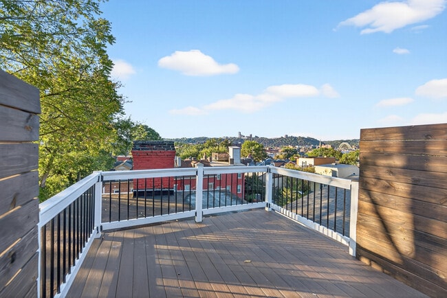 Building Photo - 517 Armandale St