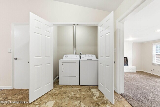 Building Photo - 2403 Silverbrook Ave