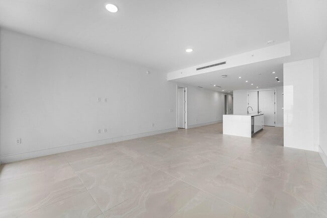 Building Photo - 220 Lake Shore Dr