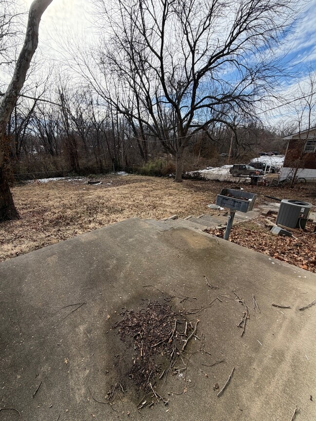 Building Photo - 732 E Culton St