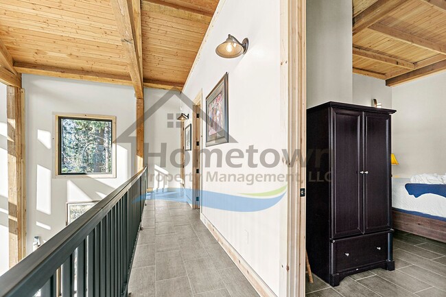 Building Photo - Stunning Luxury Hayden Lake Lodge with 5 B...