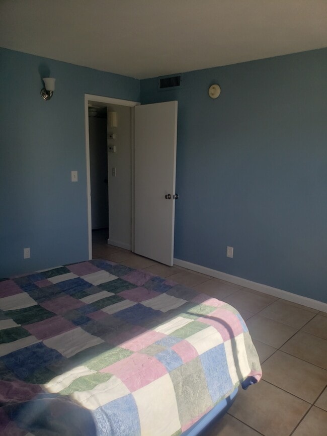 Building Photo - 3560 N Tucson Blvd