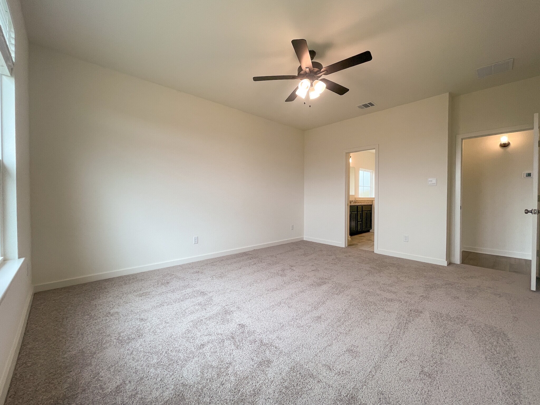 Building Photo - 6912 Llano Dr