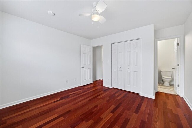 Building Photo - 1371 Le Parc Terrace