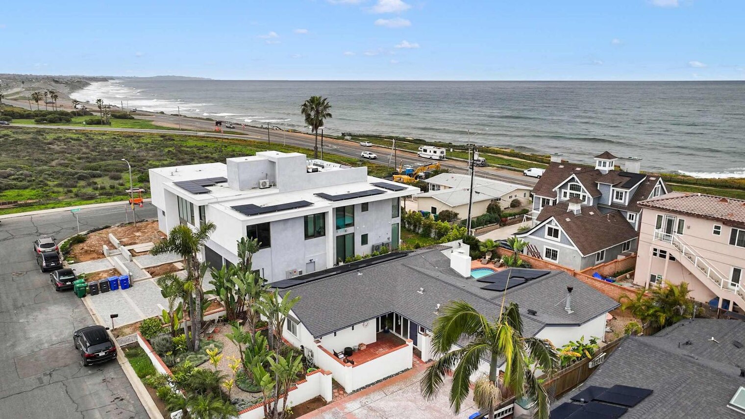 Building Photo - 5511 Los Robles Dr
