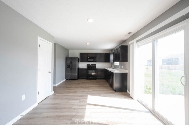 Building Photo - 3975 Fenwick Ln