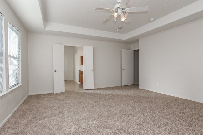 Building Photo - 6103 Menor Crest Dr