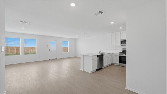 Building Photo - 221 Stumpy St