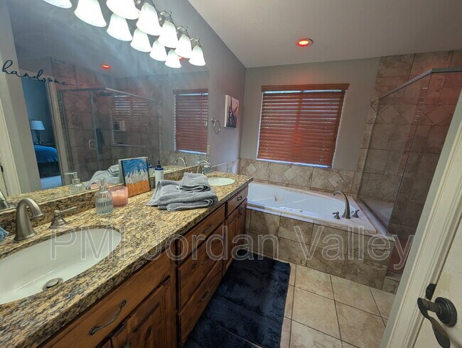 Building Photo - 14457 Gray Fox Dr