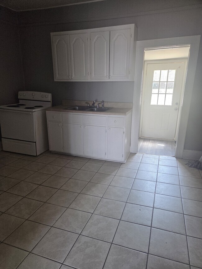 Building Photo - Charming Historic Bungalow