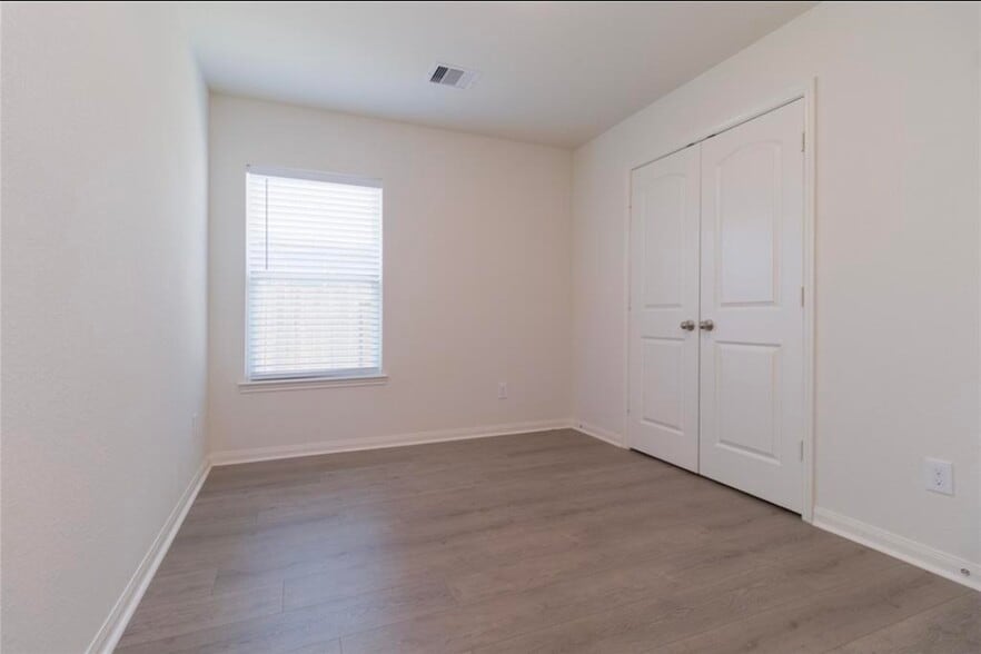 Building Photo - 15310 Albert Oak Dr