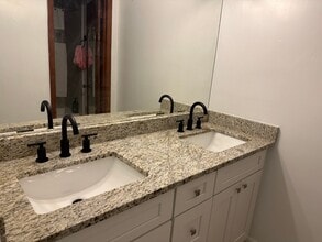 Building Photo - 6 BR 3 BA House in Colonial Hill Community