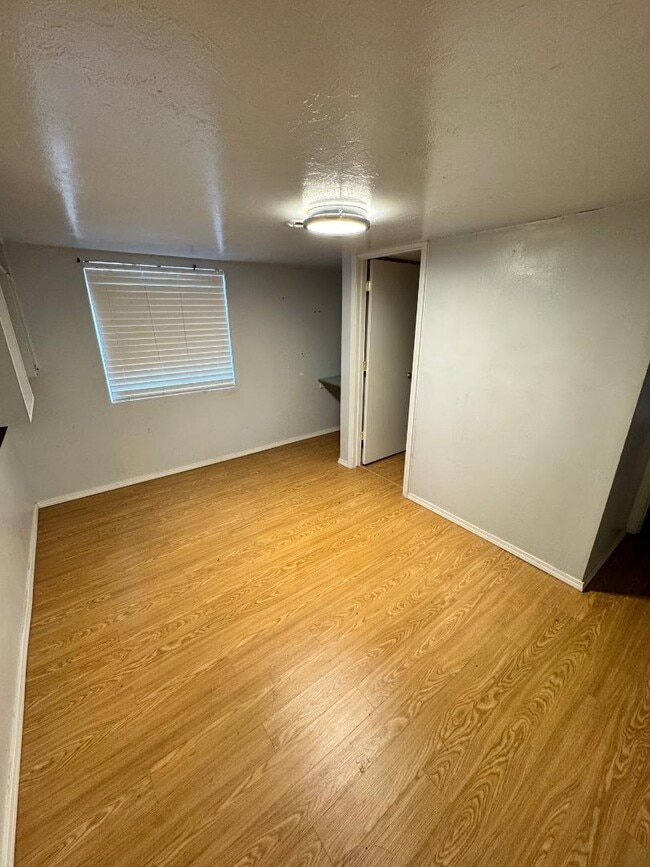 Building Photo - 215 S Juniper St