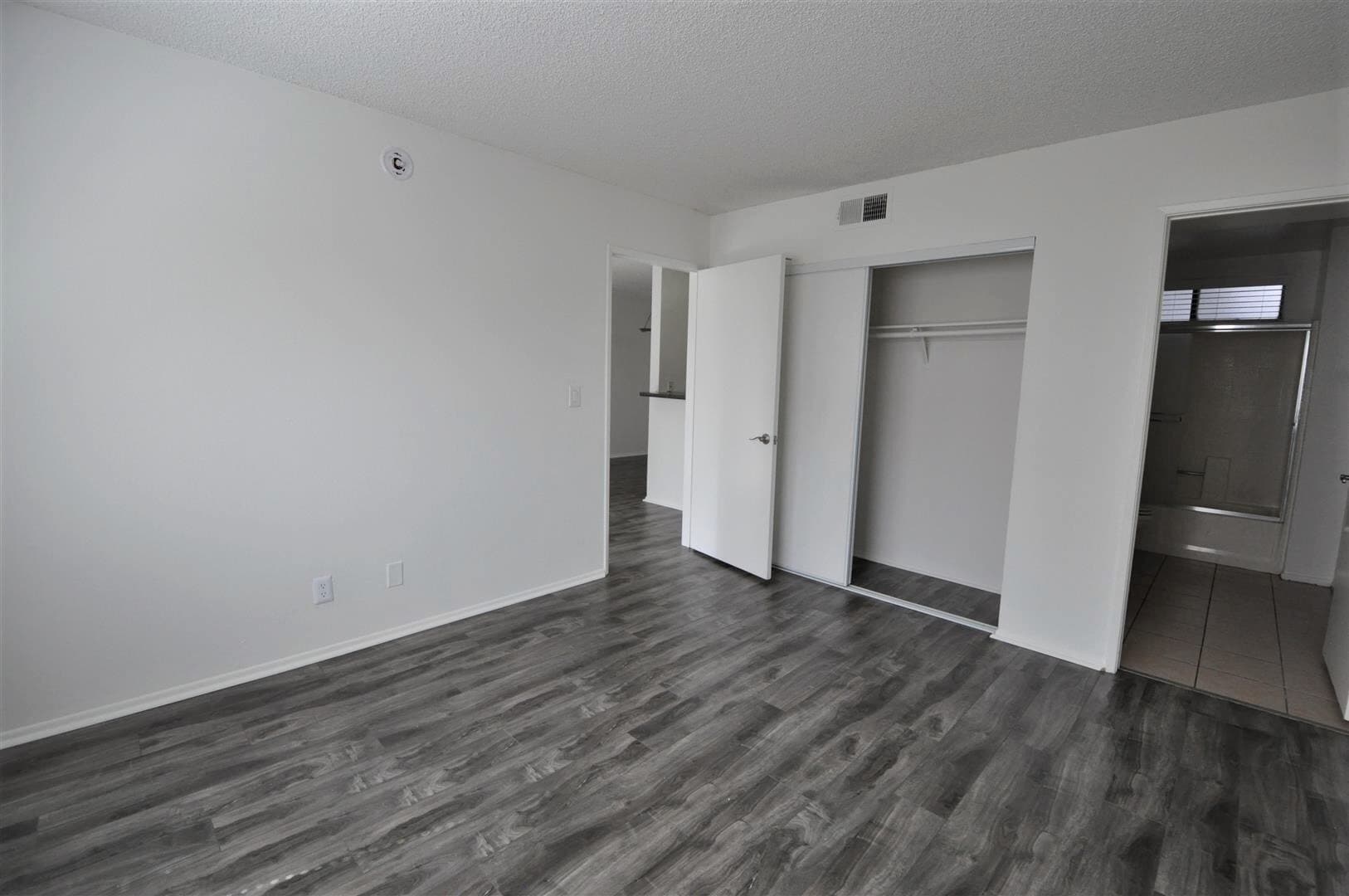 Building Photo - 12249 Oxnard St