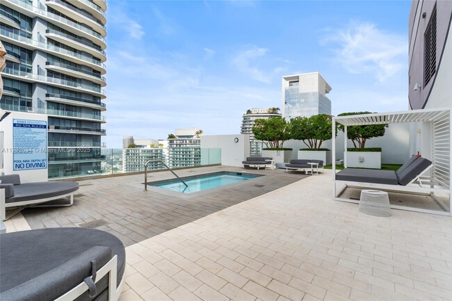 Building Photo - 1010 Brickell Ave