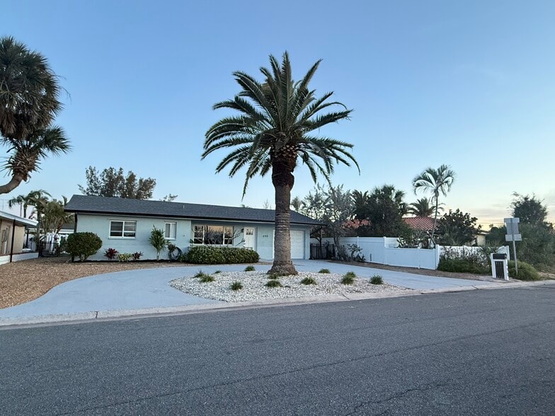 Building Photo - 490 82nd Ave