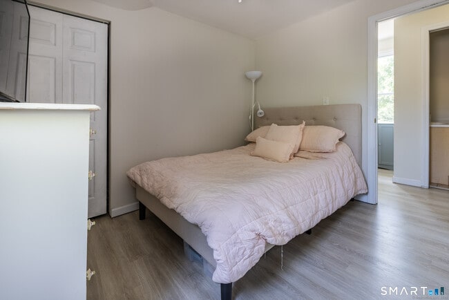 Building Photo - 90 2nd St