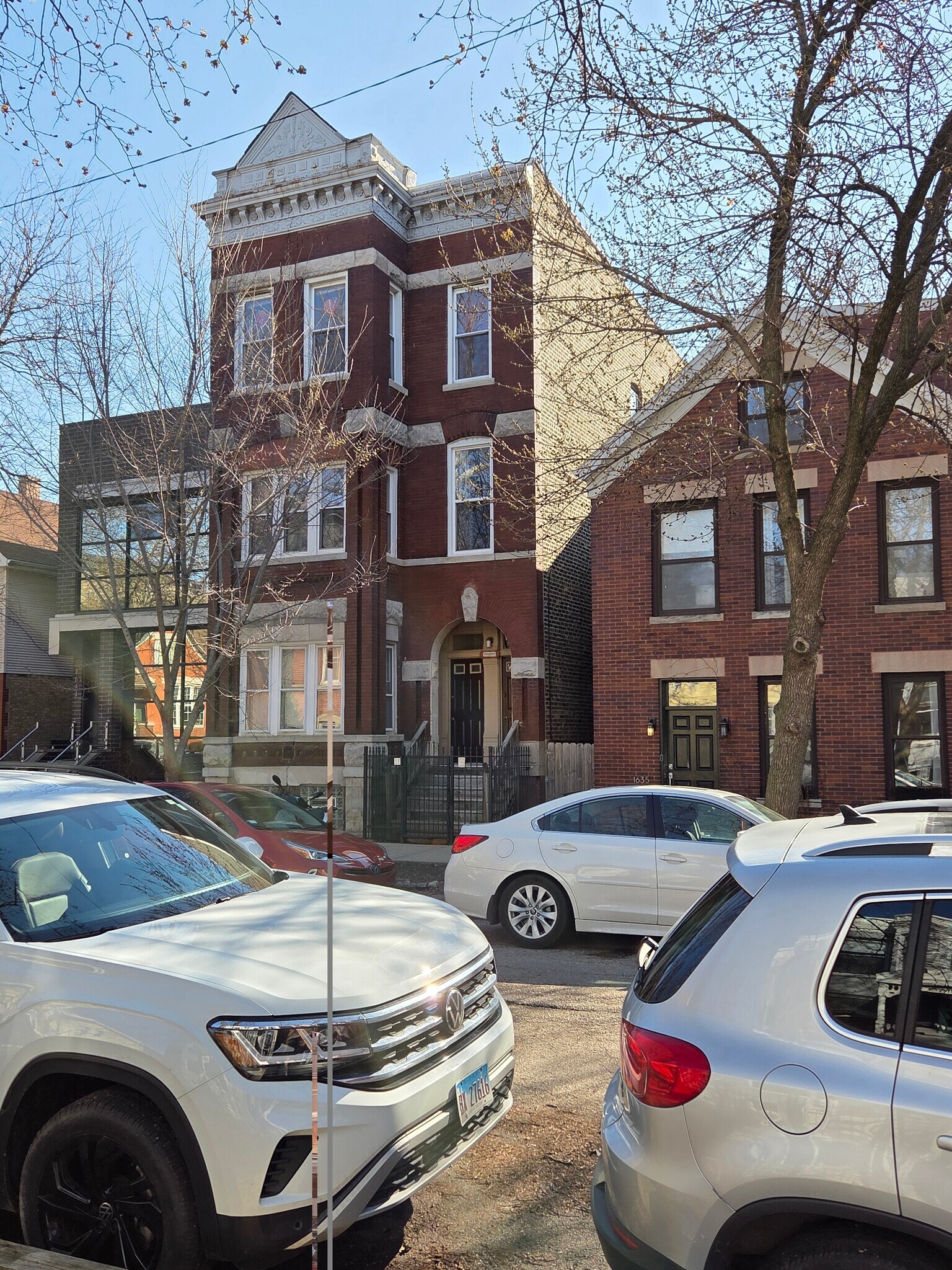 Building Photo - 1639 N Claremont Ave
