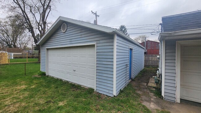 Building Photo - 1732 Newport Ave