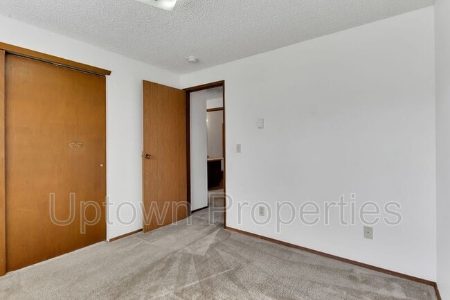 Building Photo - 5660 SW 180th Ave