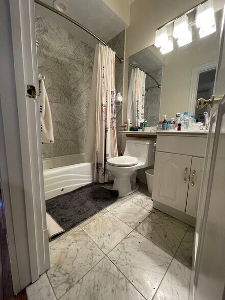 Building Photo - 183 Saint Botolph St