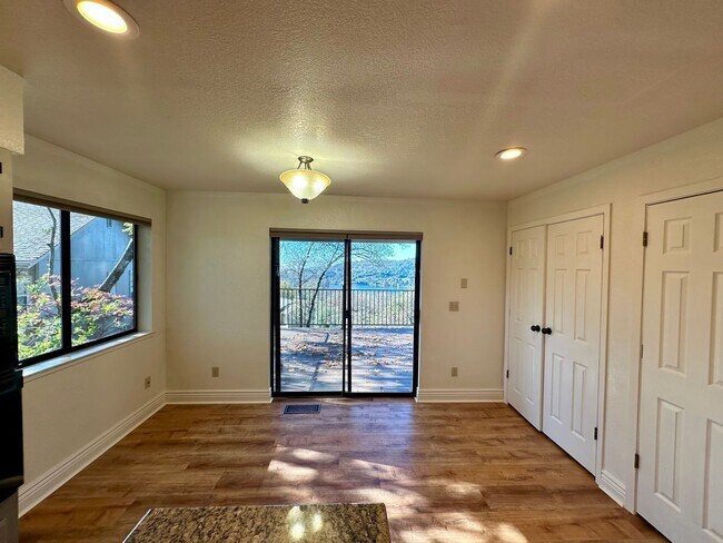 Building Photo - Beautiful 4-Bedroom Home with Stunning Vie...