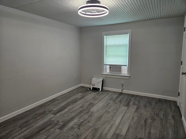 Building Photo - 723 Alamo St