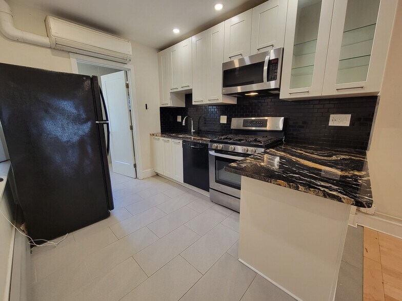 Building Photo - 409 South St