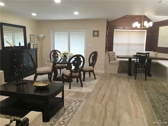 Building Photo - 700 Fern Ave W