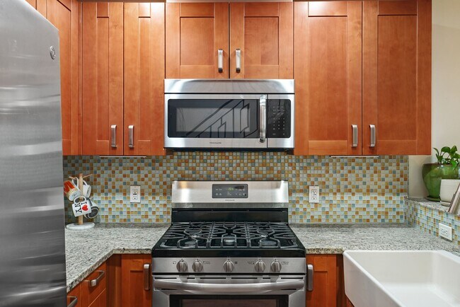 Building Photo - 5303 Satsuma Ave