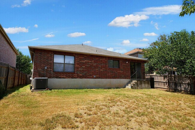 Building Photo - Move-in Ready Home Available in Converse -...