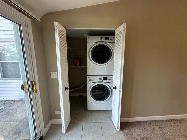 Building Photo - 3 E Oltendorf Rd